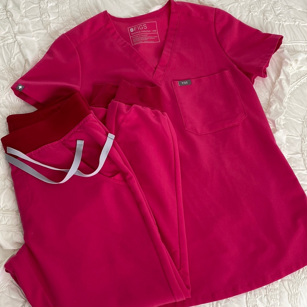 SOLD- Figs SHOCKING PINK 💗 scrub set XXS/XSP